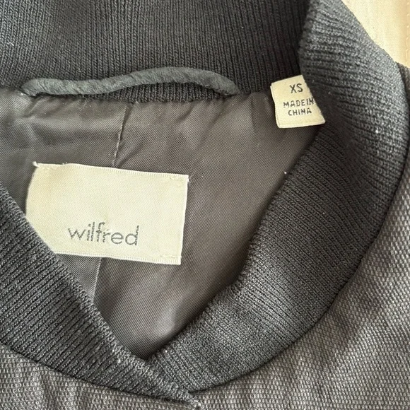 Wilfred Embroidered Bomber Jacket – XS
Aritzia Wilfred - Picture 5 of 7